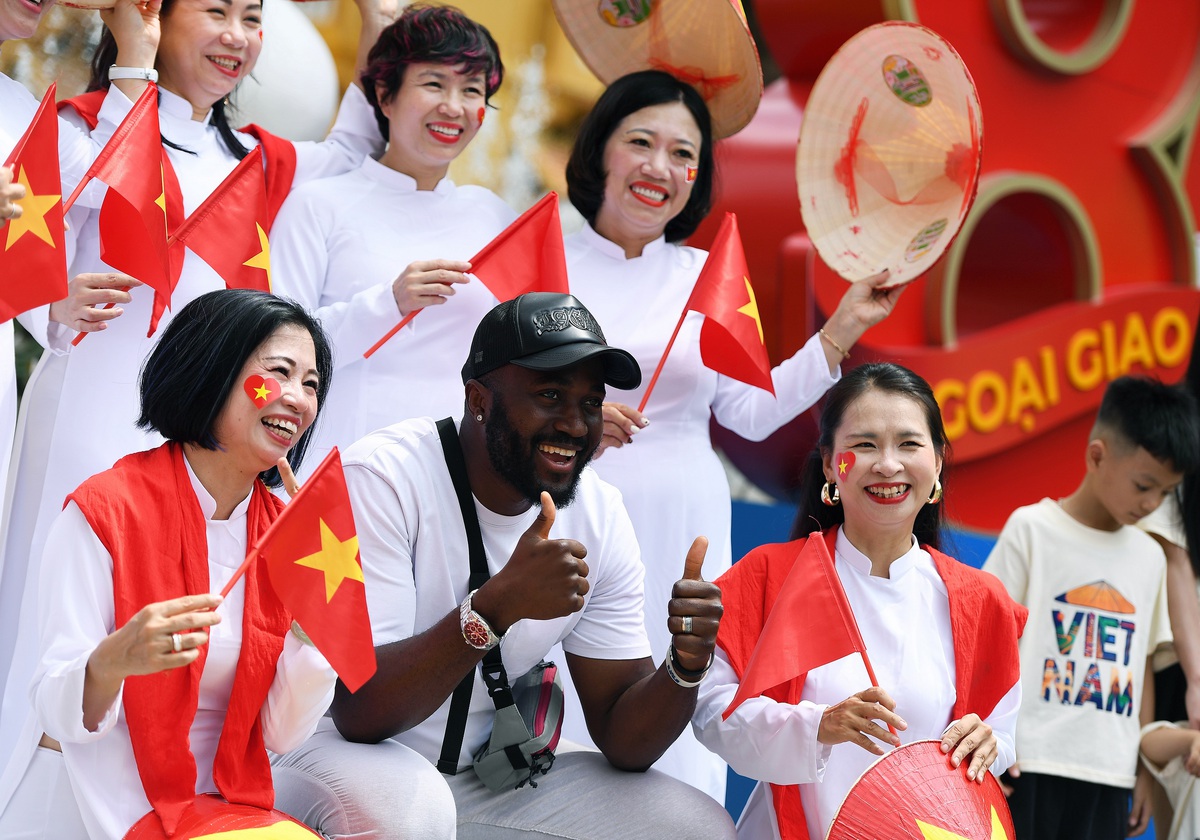 1 năm ra mắt 3 sách ảnh về 3 đại lễ, nghệ sĩ nhiếp ảnh Nguyễn Á nhận Kỷ lục Việt Nam- Ảnh 12.