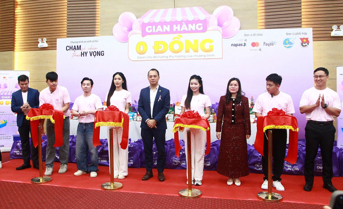 "Chạm sẻ chia, Trao hy vọng": Tầm soát ung thư miễn phí cho 2.010 phụ nữ yếu thế- Ảnh 3.