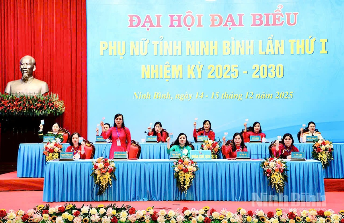 Những hình ảnh đẹp tại Đại hội đại biểu Phụ nữ tỉnh Ninh Bình lần thứ I, nhiệm kỳ 2025-2030- Ảnh 8.