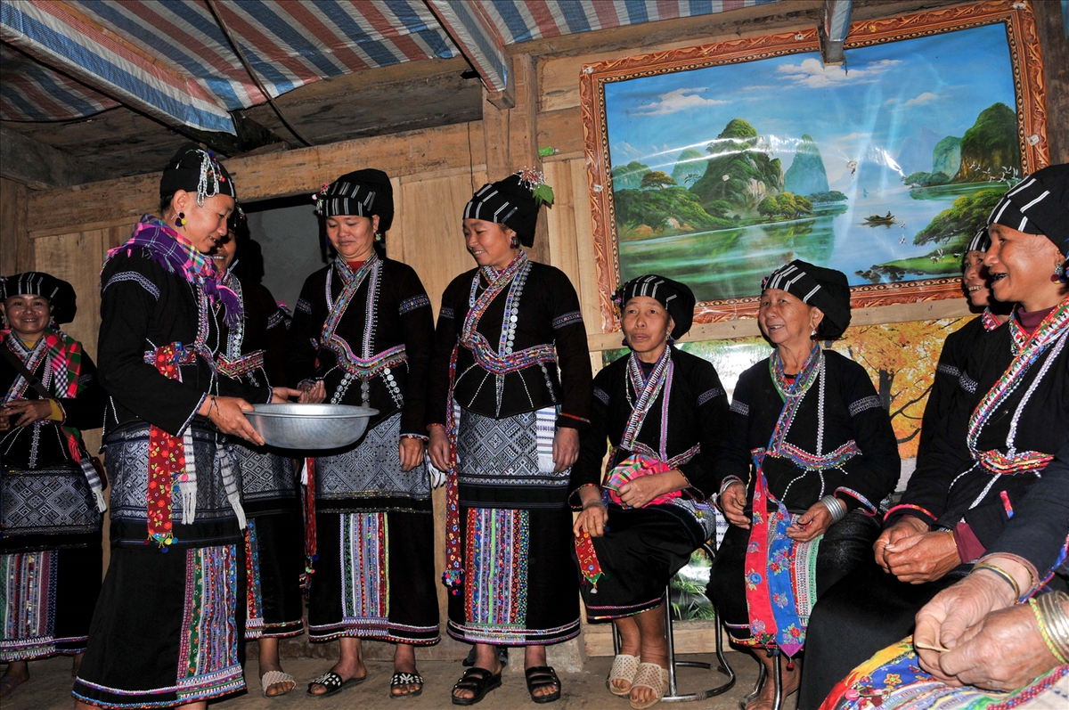 Độc đáo phong tục cưới xin truyền thống của người Lự trong nhịp sống mới- Ảnh 8. Độc đáo phong tục cưới xin truyền thống của người Lự trong nhịp sống mới- Ảnh 8.