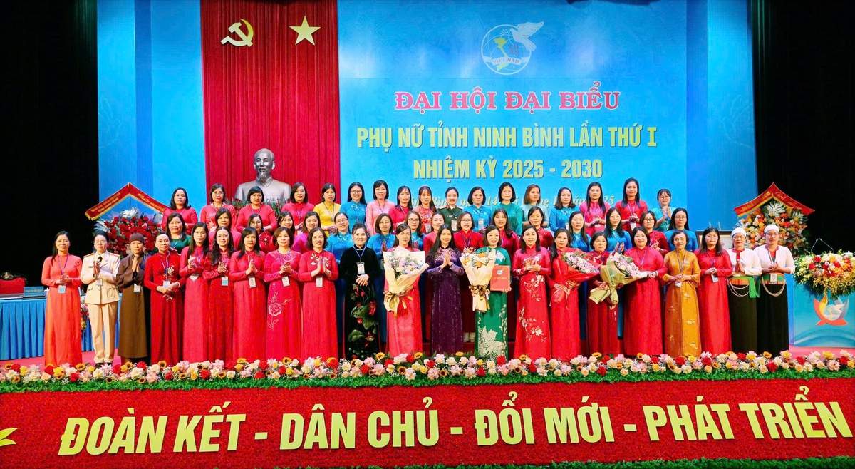 Những hình ảnh đẹp tại Đại hội đại biểu Phụ nữ tỉnh Ninh Bình lần thứ I, nhiệm kỳ 2025-2030- Ảnh 10.