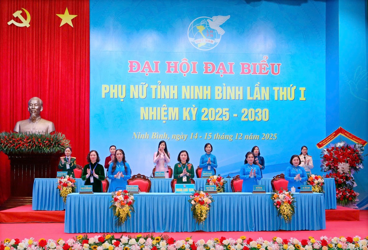 Những hình ảnh đẹp tại Đại hội đại biểu Phụ nữ tỉnh Ninh Bình lần thứ I, nhiệm kỳ 2025-2030- Ảnh 14.