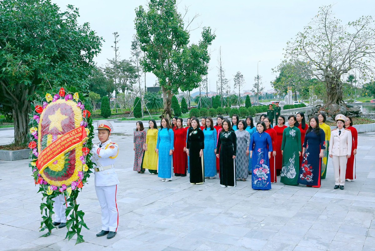 Những hình ảnh đẹp tại Đại hội đại biểu Phụ nữ tỉnh Ninh Bình lần thứ I, nhiệm kỳ 2025-2030- Ảnh 11.