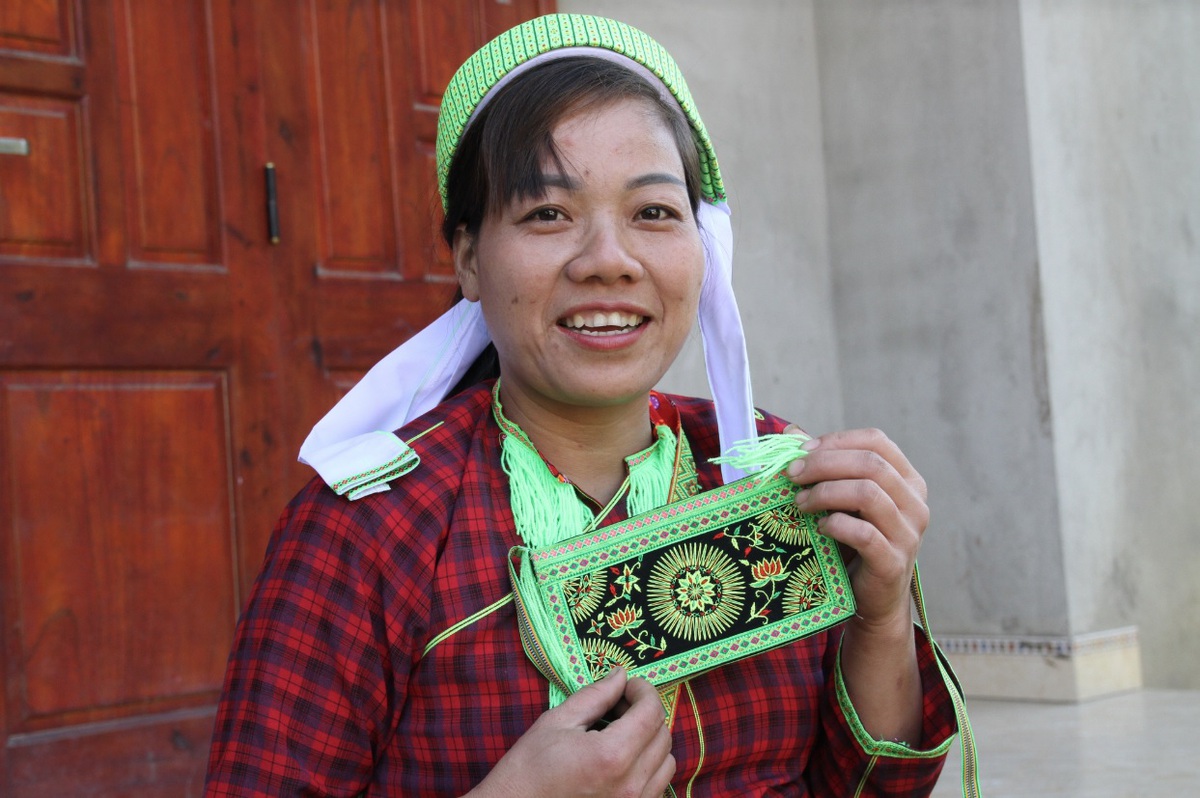 “Giữ hồn” nghề thêu, dệt thổ cẩm, tạo sinh kế bền vững cho phụ nữ Nùng- Ảnh 2.