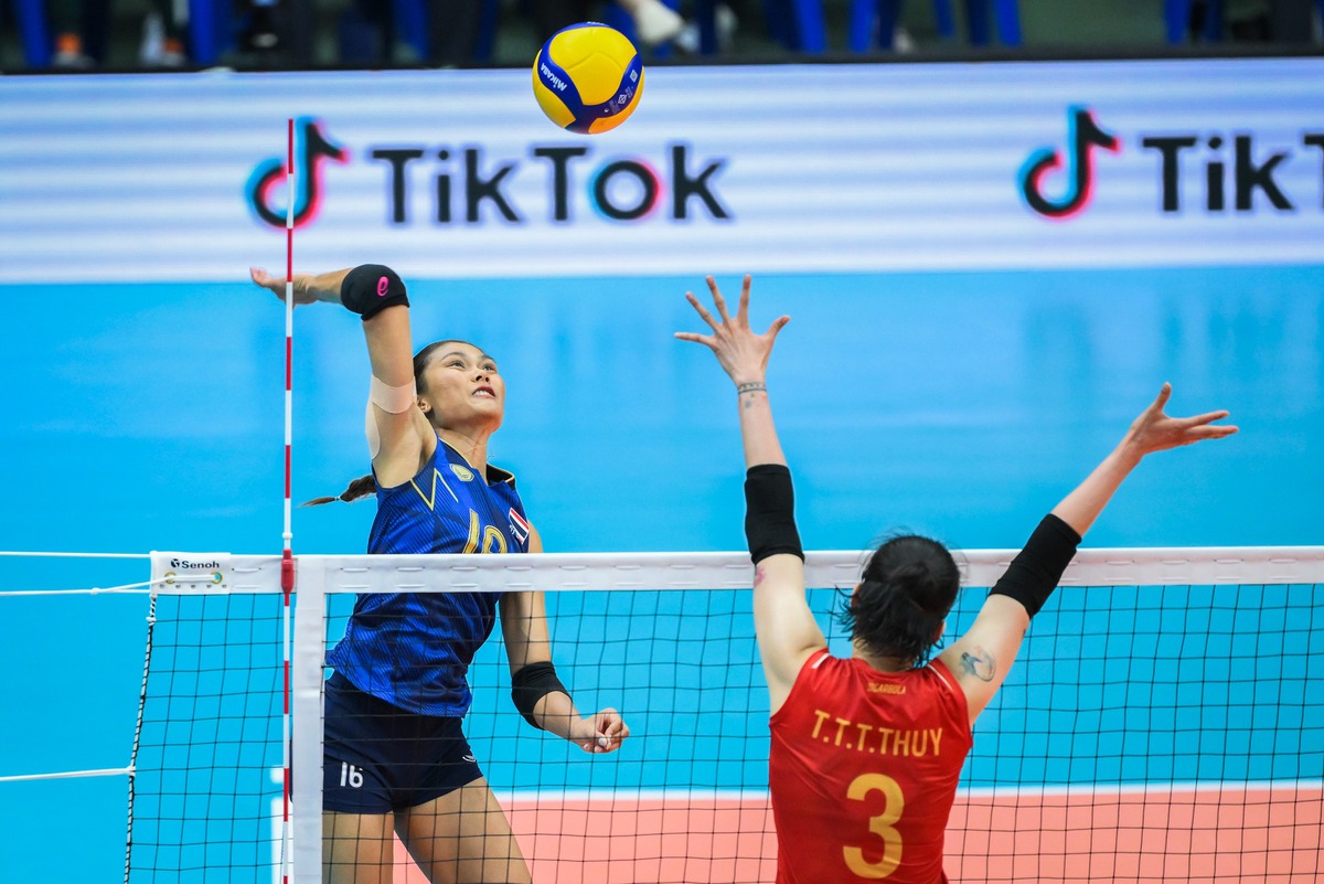 SEA Games 33: Đội tuyển bóng chuyền nữ Việt Nam giành Huy chương Bạc sau trận chung kết kịch tính- Ảnh 4. SEA Games 33: Đội tuyển bóng chuyền nữ Việt Nam giành Huy chương Bạc sau trận chung kết kịch tính- Ảnh 4.