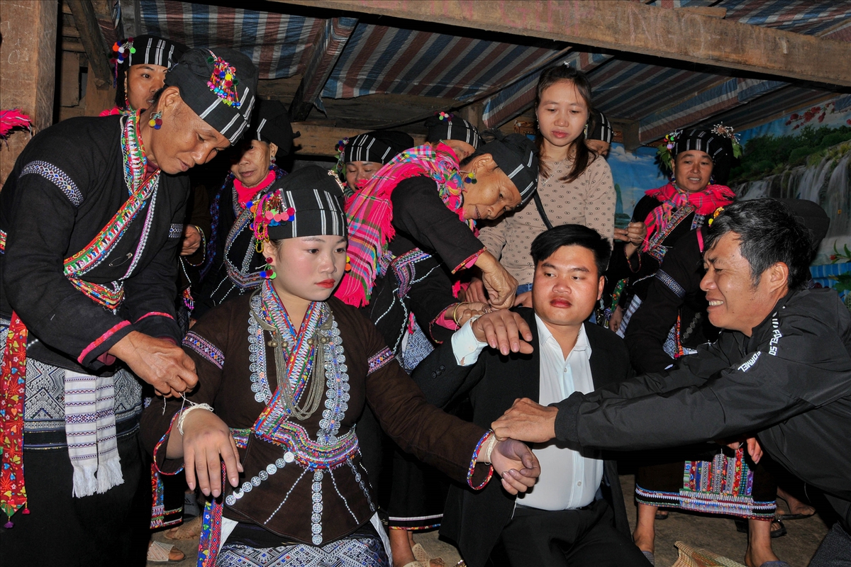 Độc đáo phong tục cưới xin truyền thống của người Lự trong nhịp sống mới- Ảnh 6. Độc đáo phong tục cưới xin truyền thống của người Lự trong nhịp sống mới- Ảnh 6.