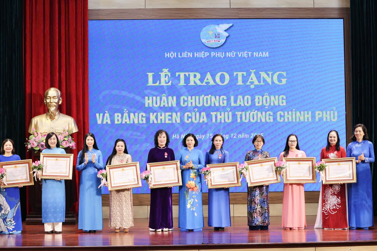 TƯ Hội LHPN Việt Nam có 16 đồng chí được tặng Huân chương Lao động và Bằng khen Thủ tướng Chính phủ- Ảnh 2.