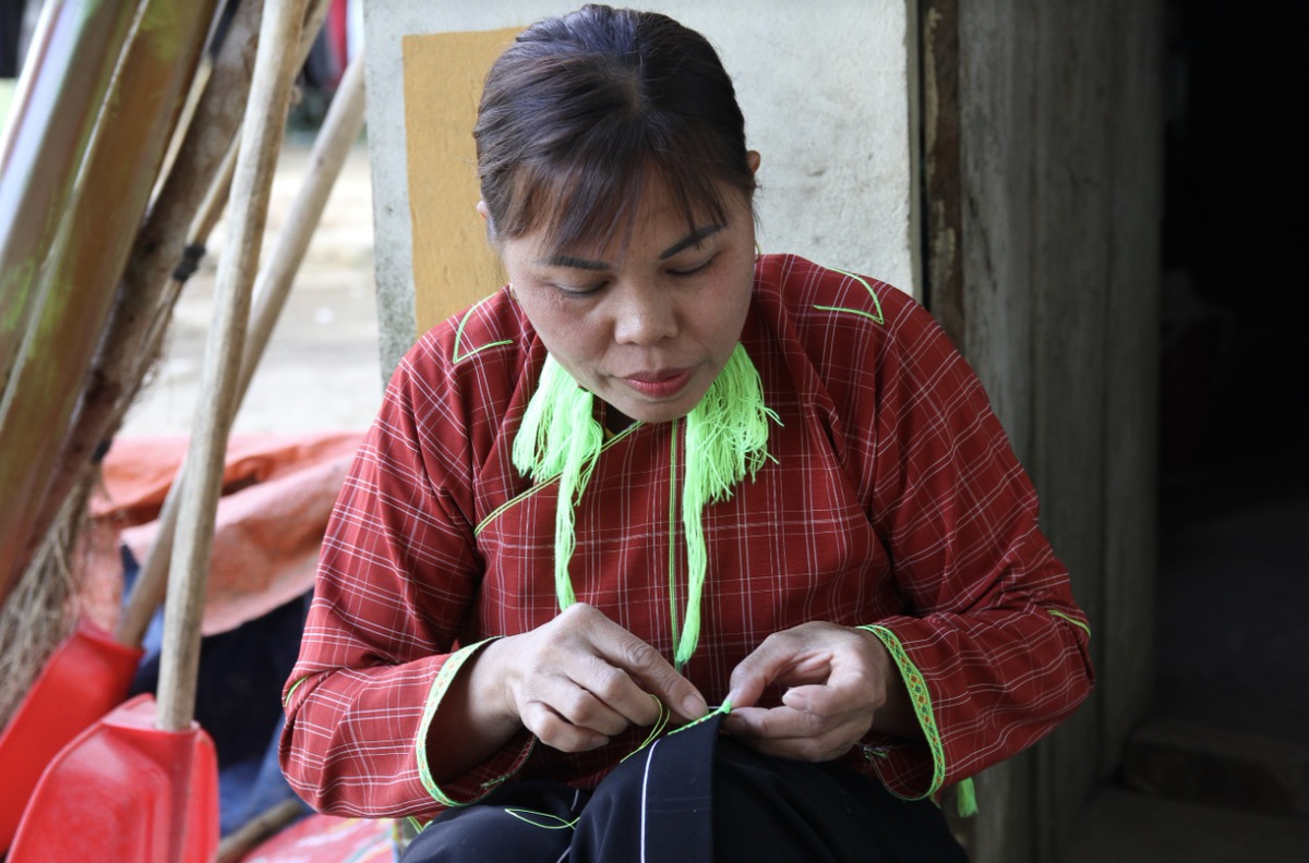 “Giữ hồn” nghề thêu, dệt thổ cẩm, tạo sinh kế bền vững cho phụ nữ Nùng- Ảnh 3.