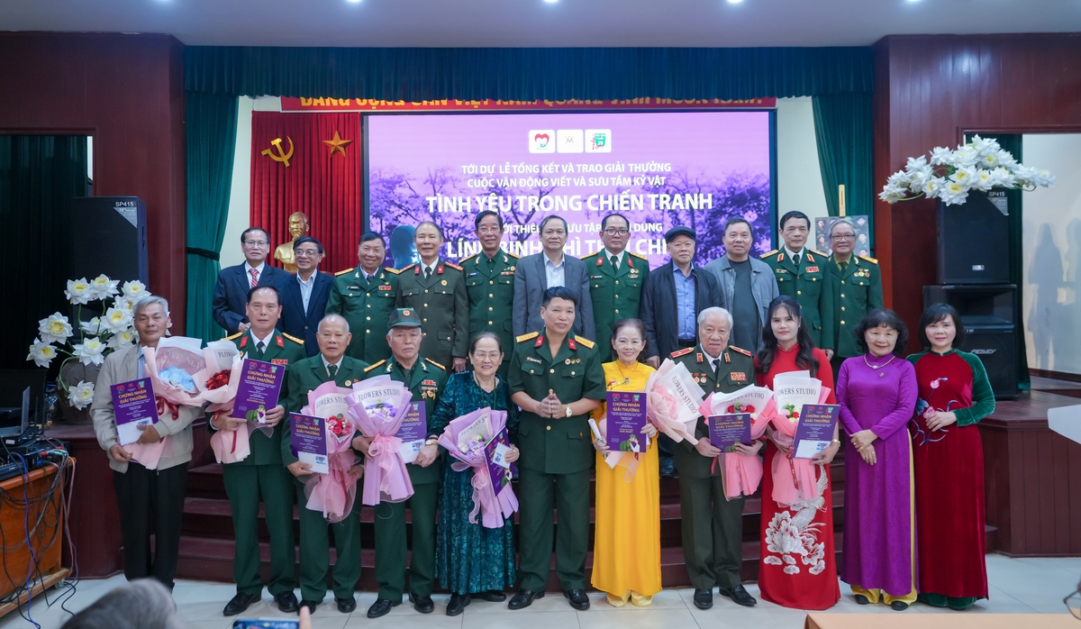 Trao thưởng cho các tác giả đoạt giải