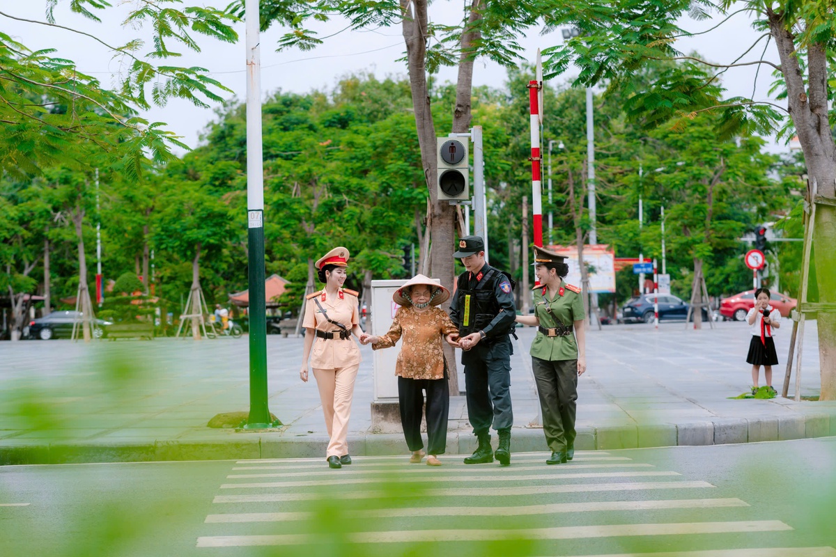 Phụ nữ Công an nhân dân: Dấu ấn trong bảo đảm an ninh con người và khát vọng chuyển mình thời kỳ mới- Ảnh 3.