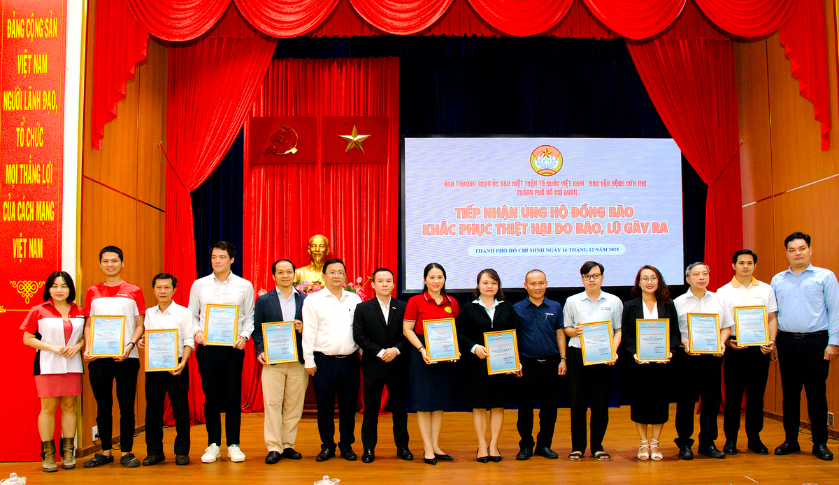 TPHCM: Tiếp nhận hơn 3,7 tỷ đồng hỗ trợ đồng bào vùng bão, lũ- Ảnh 2.