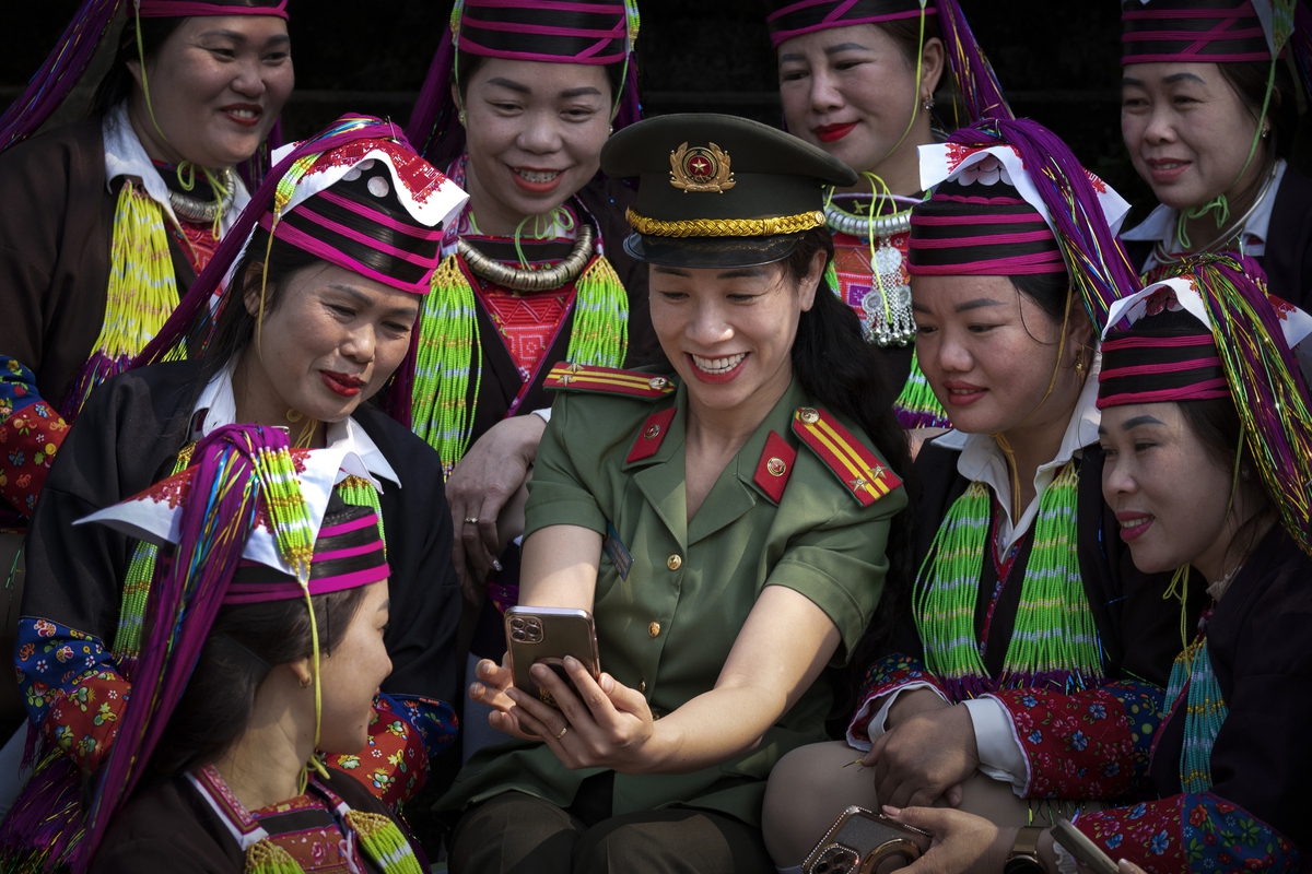 Phụ nữ Công an nhân dân: Dấu ấn trong bảo đảm an ninh con người và khát vọng chuyển mình thời kỳ mới- Ảnh 1.