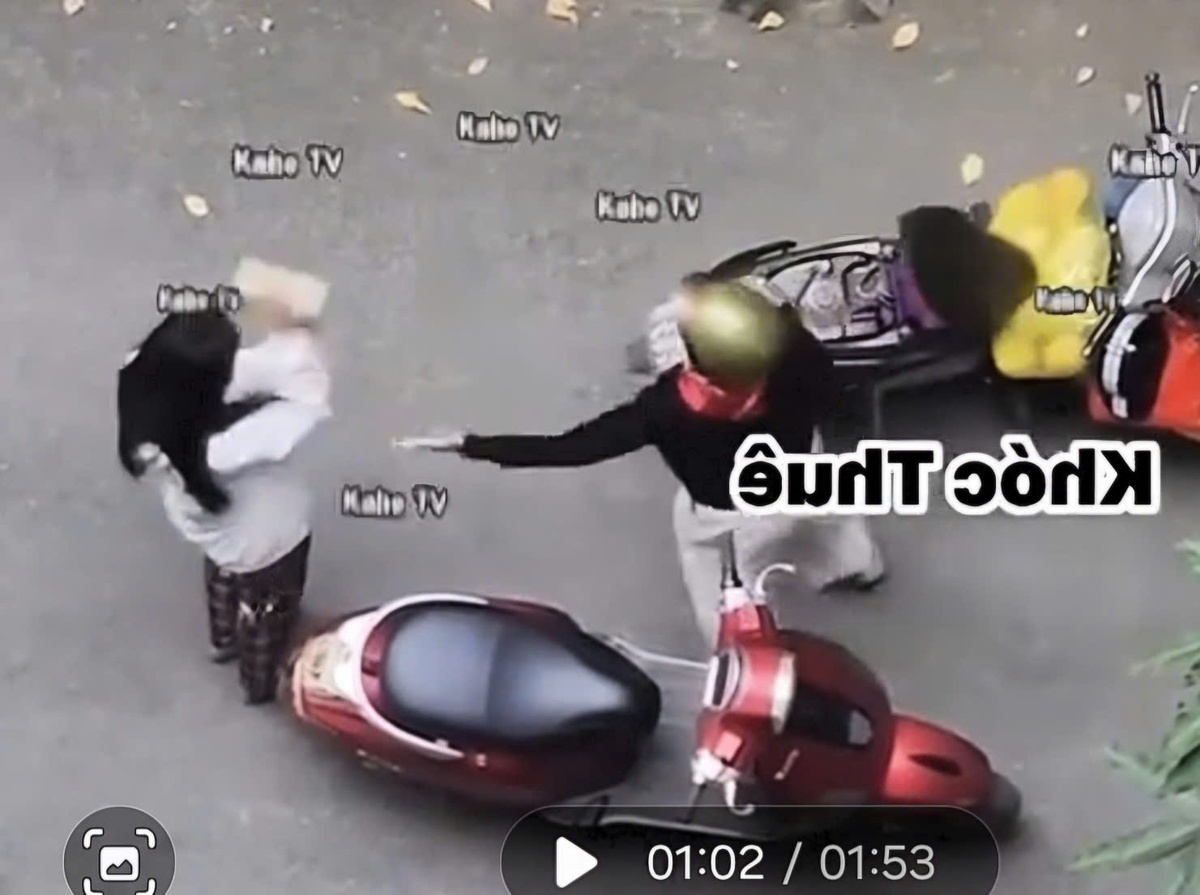 Xin lại tài sản nghi mất trộm, nữ sinh bị đánh, bắt quỳ xin lỗi giữa đường- Ảnh 1.