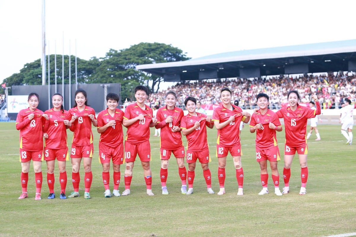 Thua luân lưu, Đội tuyển bóng đá nữ Việt Nam nhận Huy chương bạc SEA Games 33- Ảnh 6.