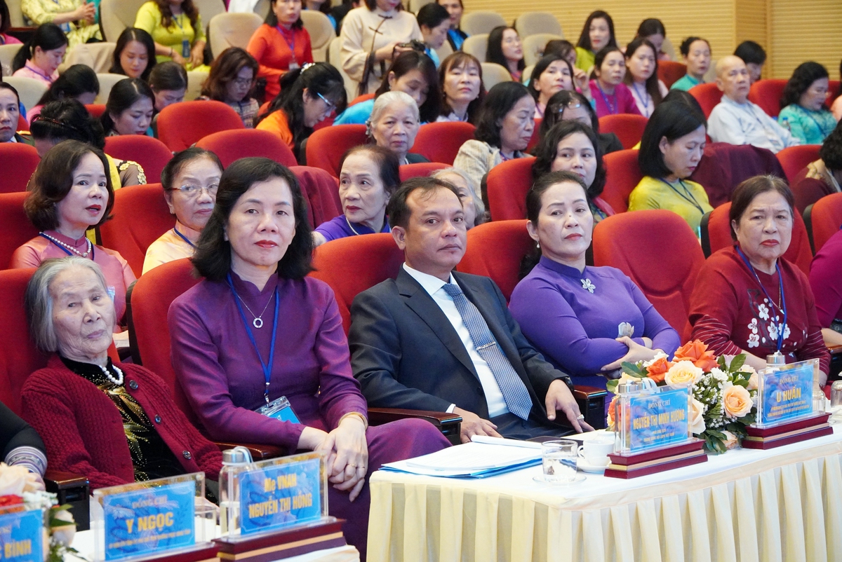 Các cấp Hội phụ nữ tỉnh Quảng Ngãi phải thực sự là chỗ dựa, là nơi gửi gắm niềm tin của chị em- Ảnh 5. Các cấp Hội phụ nữ tỉnh Quảng Ngãi phải thực sự là chỗ dựa, là nơi gửi gắm niềm tin của chị em- Ảnh 5.