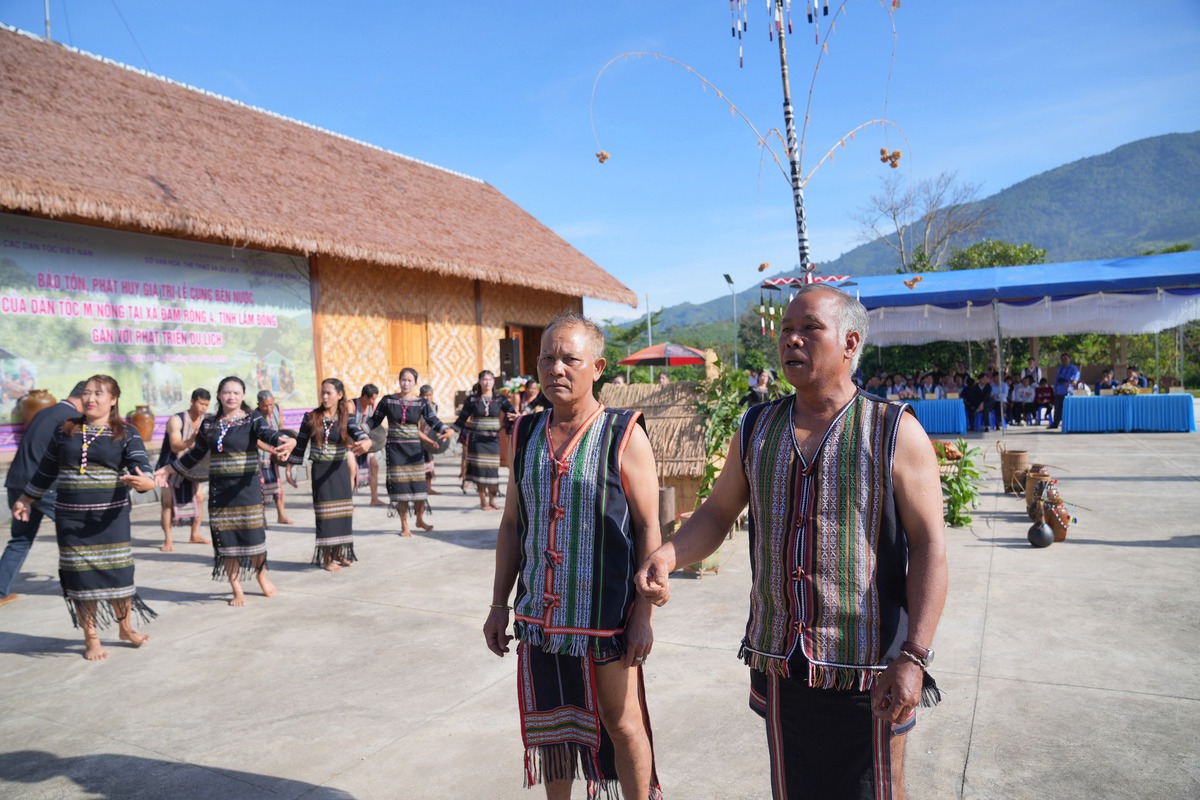 Những người M'Nông giữ âm vang nhịp điệu cồng chiêng giữa đại ngàn- Ảnh 6. Những người M'Nông giữ âm vang nhịp điệu cồng chiêng giữa đại ngàn- Ảnh 6.
