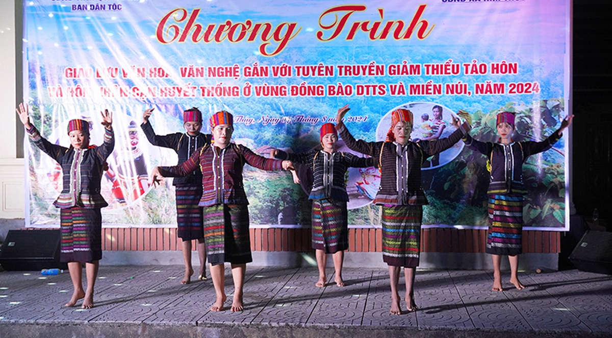 Giải "bài toán" cho phụ nữ và trẻ em vùng dân tộc thiểu số Trung Trung Bộ: Cần giải pháp đồng bộ và bền bỉ- Ảnh 4.