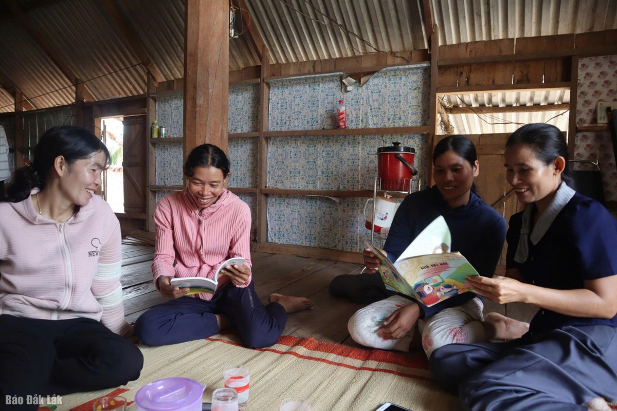 Tuyên truyền bình đẳng giới cần gắn với đặc điểm văn hóa, dân tộc và ngôn ngữ địa phương- Ảnh 1. Tuyên truyền bình đẳng giới cần gắn với đặc điểm văn hóa, dân tộc và ngôn ngữ địa phương- Ảnh 1.