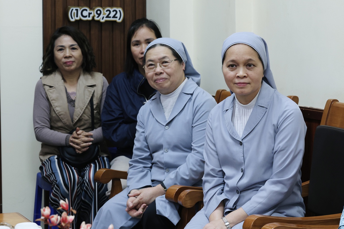 Phó Chủ tịch UBTƯ MTTQ Việt Nam Nguyễn Thị Tuyến chúc mừng Giáng sinh tại Dòng Thánh Phaolô- Ảnh 2. Phó Chủ tịch UBTƯ MTTQ Việt Nam Nguyễn Thị Tuyến chúc mừng Giáng sinh tại Dòng Thánh Phaolô- Ảnh 2.