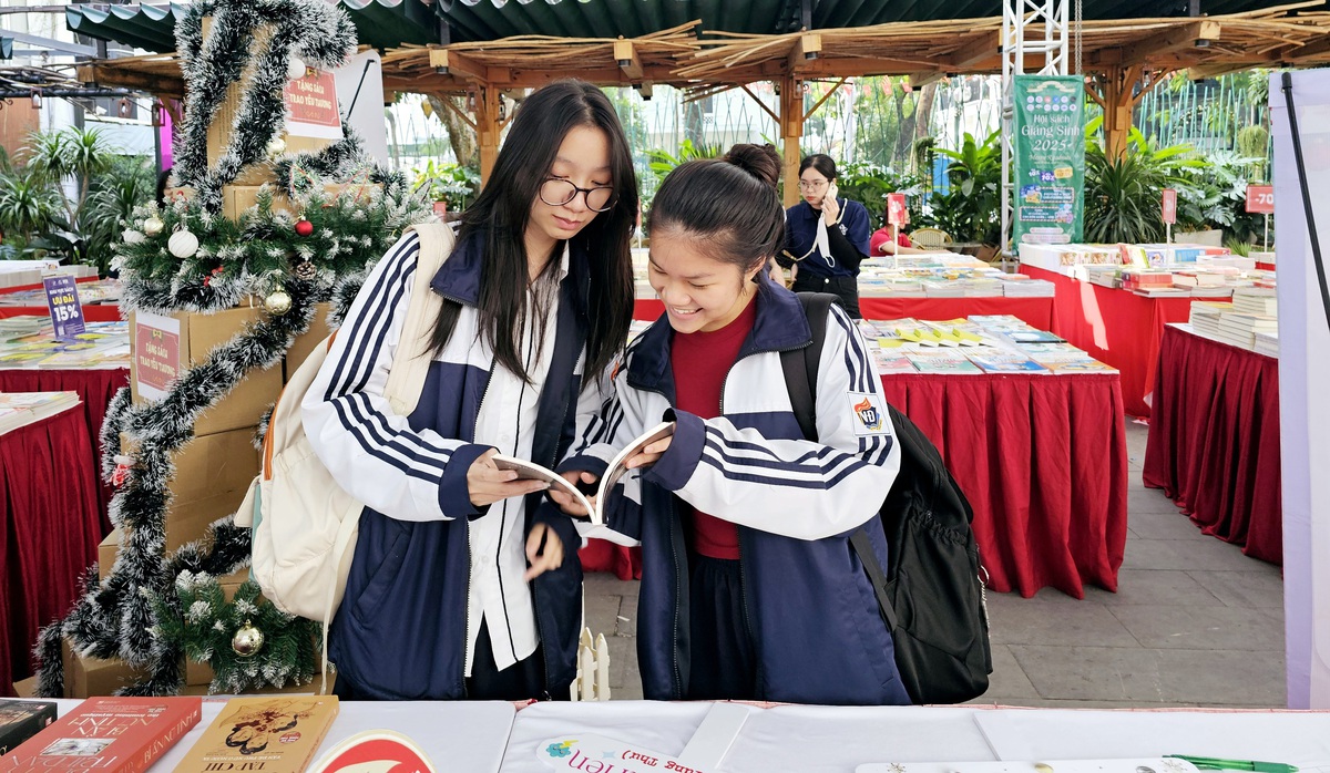 Tặng 4.000 cuốn sách cho trẻ bị ảnh hưởng bởi thiên tai- Ảnh 1.