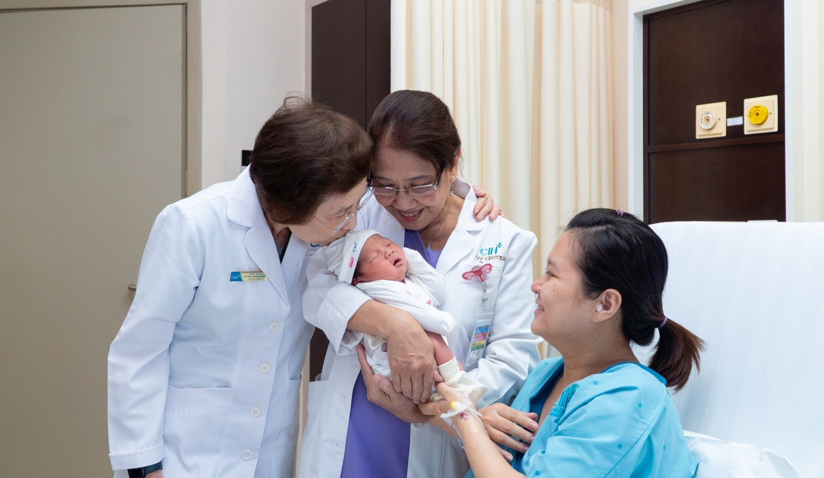 Mang lại nụ cười cho những cặp vợ chồng tưởng như đã khép lại giấc mơ làm cha mẹ- Ảnh 1.