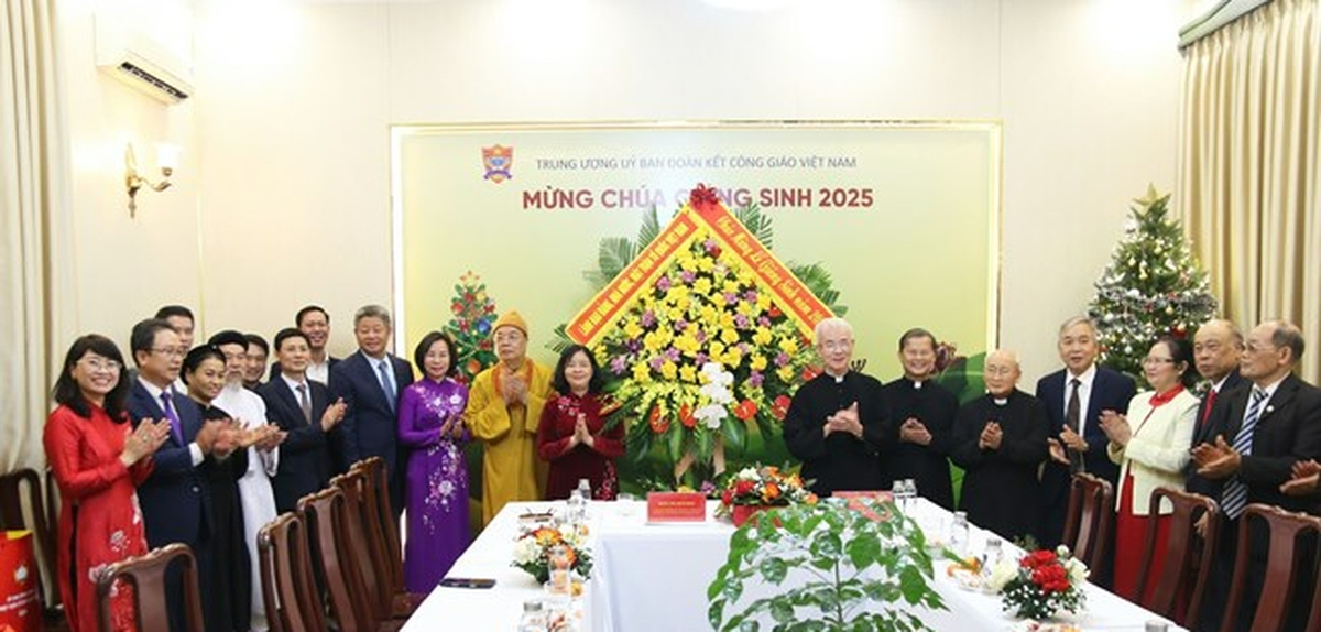 Chủ tịch UBTƯ MTTQ Việt Nam chúc mừng Tòa Tổng Giám mục Tổng Giáo phận Hà Nội và Ủy ban Đoàn kết Công giáo Việt Nam- Ảnh 2. Chủ tịch UBTƯ MTTQ Việt Nam chúc mừng Tòa Tổng Giám mục Tổng Giáo phận Hà Nội và Ủy ban Đoàn kết Công giáo Việt Nam- Ảnh 2.