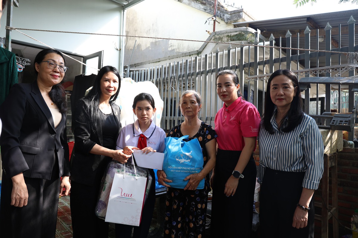 Lãnh đạo Hội LHPN Việt Nam thăm, động viên phụ nữ vùng lũ Khánh Hòa- Ảnh 3.