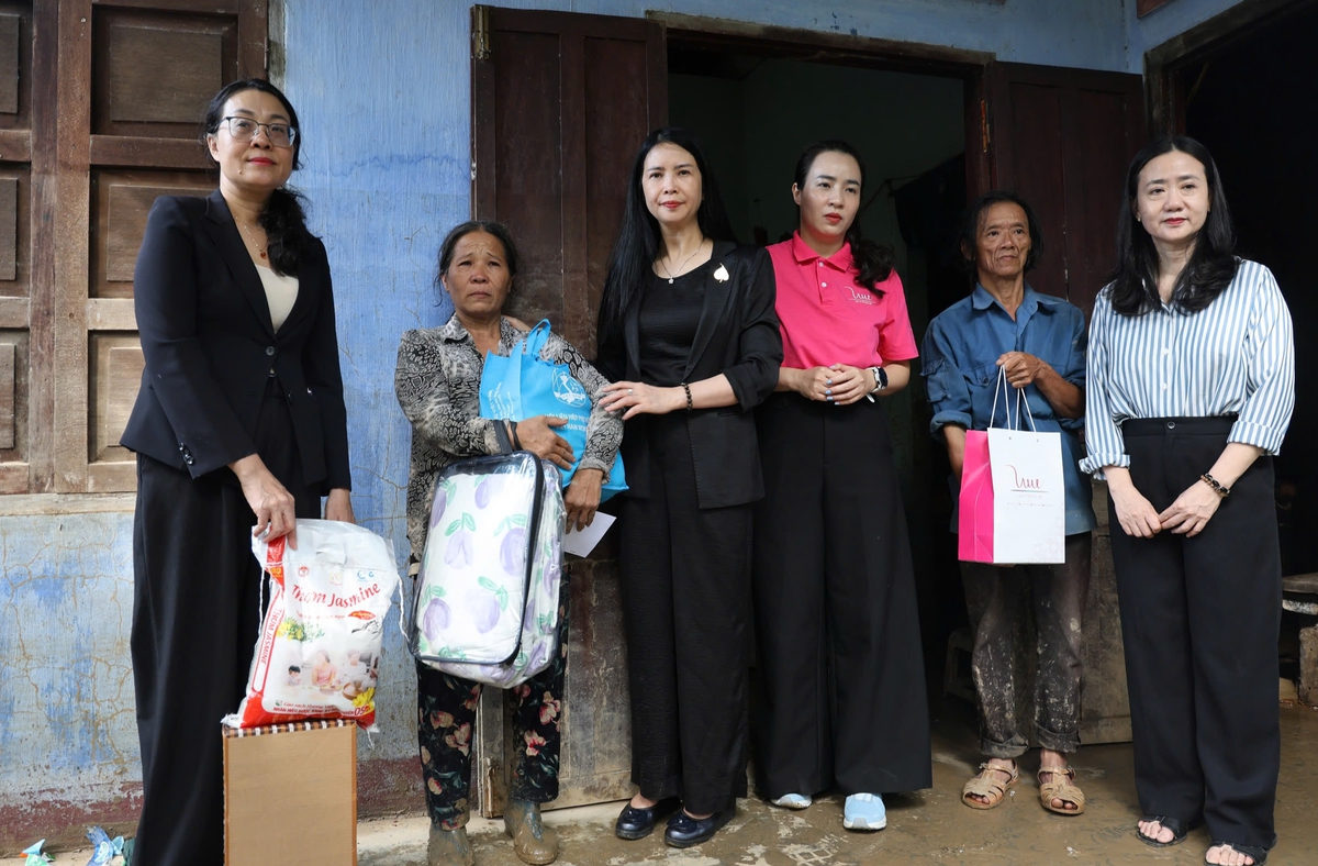 Lãnh đạo Hội LHPN Việt Nam thăm, động viên phụ nữ vùng lũ Khánh Hòa- Ảnh 2.