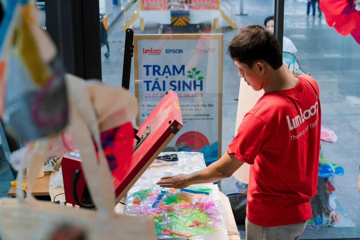 Tái chế rác thải nhựa, tạo cơ hội việc làm cho người khiếm thính- Ảnh 5. Tái chế rác thải nhựa, tạo cơ hội việc làm cho người khiếm thính- Ảnh 5.