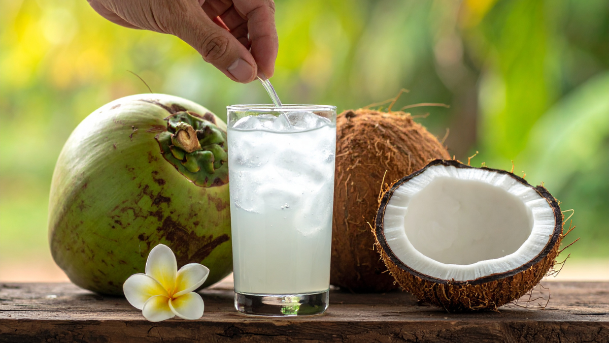 Bác sĩ khuyến cáo 3 loại nước cho người bị huyết áp uống trong mùa lạnh- Ảnh 1.