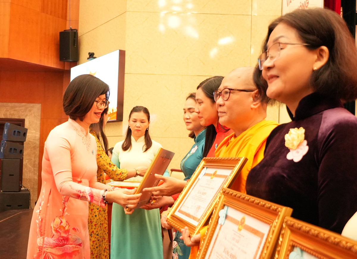 Đại hội đại biểu phụ nữ TPHCM lần thứ I, nhiệm kỳ 2025-2030, hoàn thành phiên làm việc thứ nhất- Ảnh 1.