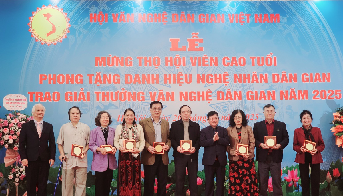 Thêm 9 người được phong tặng danh hiệu Nghệ nhân dân gian năm 2025- Ảnh 1.