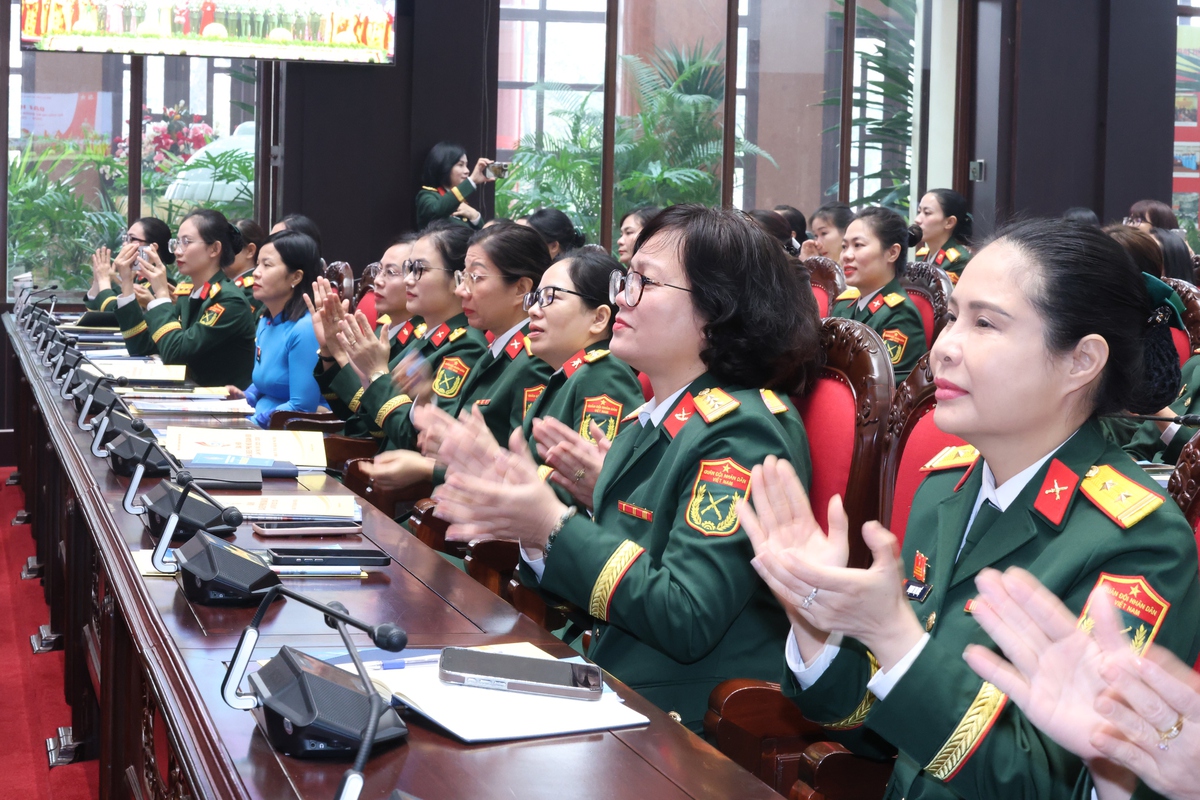Phấn đấu xây dựng Phụ nữ Quân đội "Bản lĩnh, trí tuệ, kỷ cương, nhân ái"- Ảnh 8.