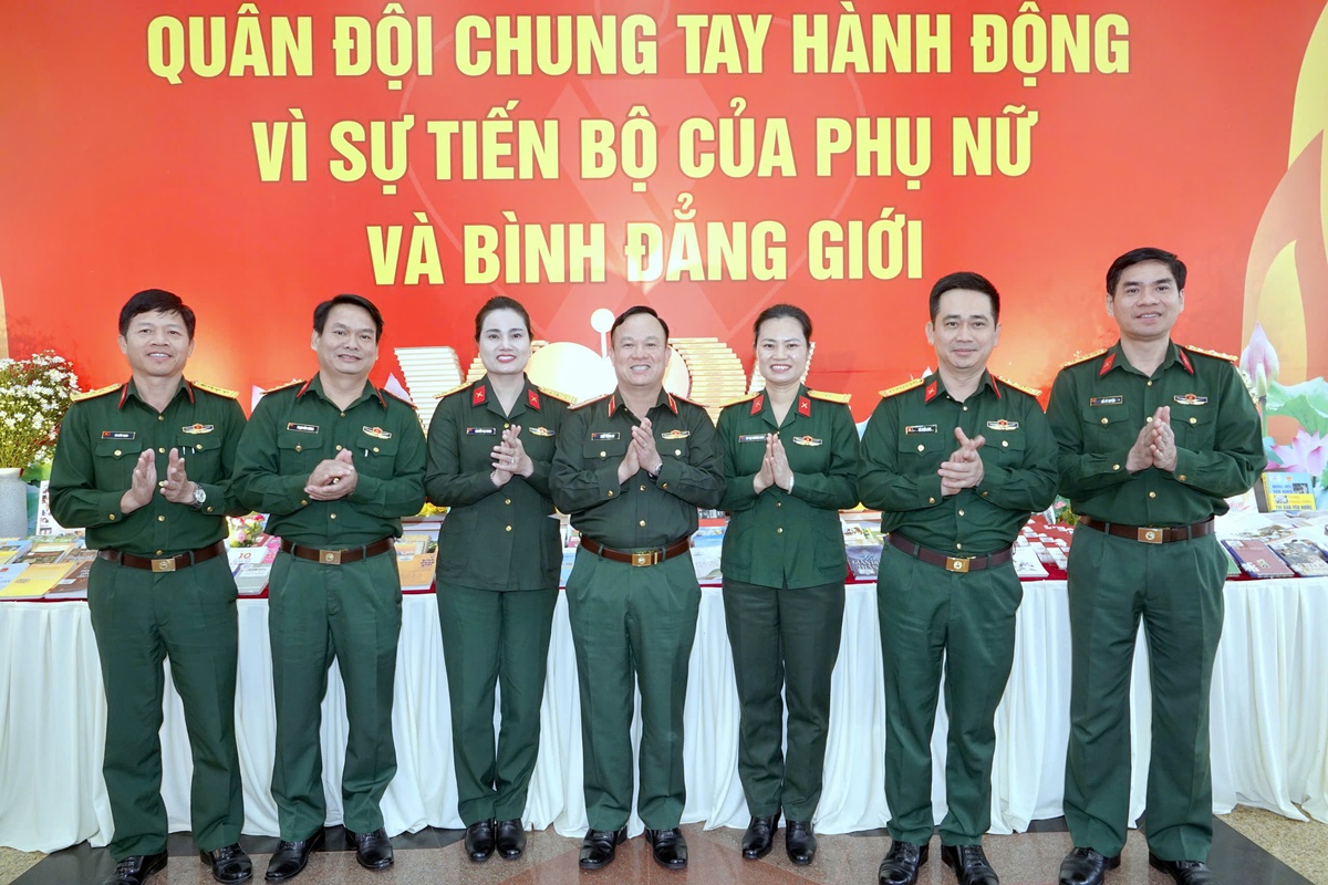 Thực hiện tốt các chế độ, chính sách cho phụ nữ Quân khu 3- Ảnh 1. Thực hiện tốt các chế độ, chính sách cho phụ nữ Quân khu 3- Ảnh 1.