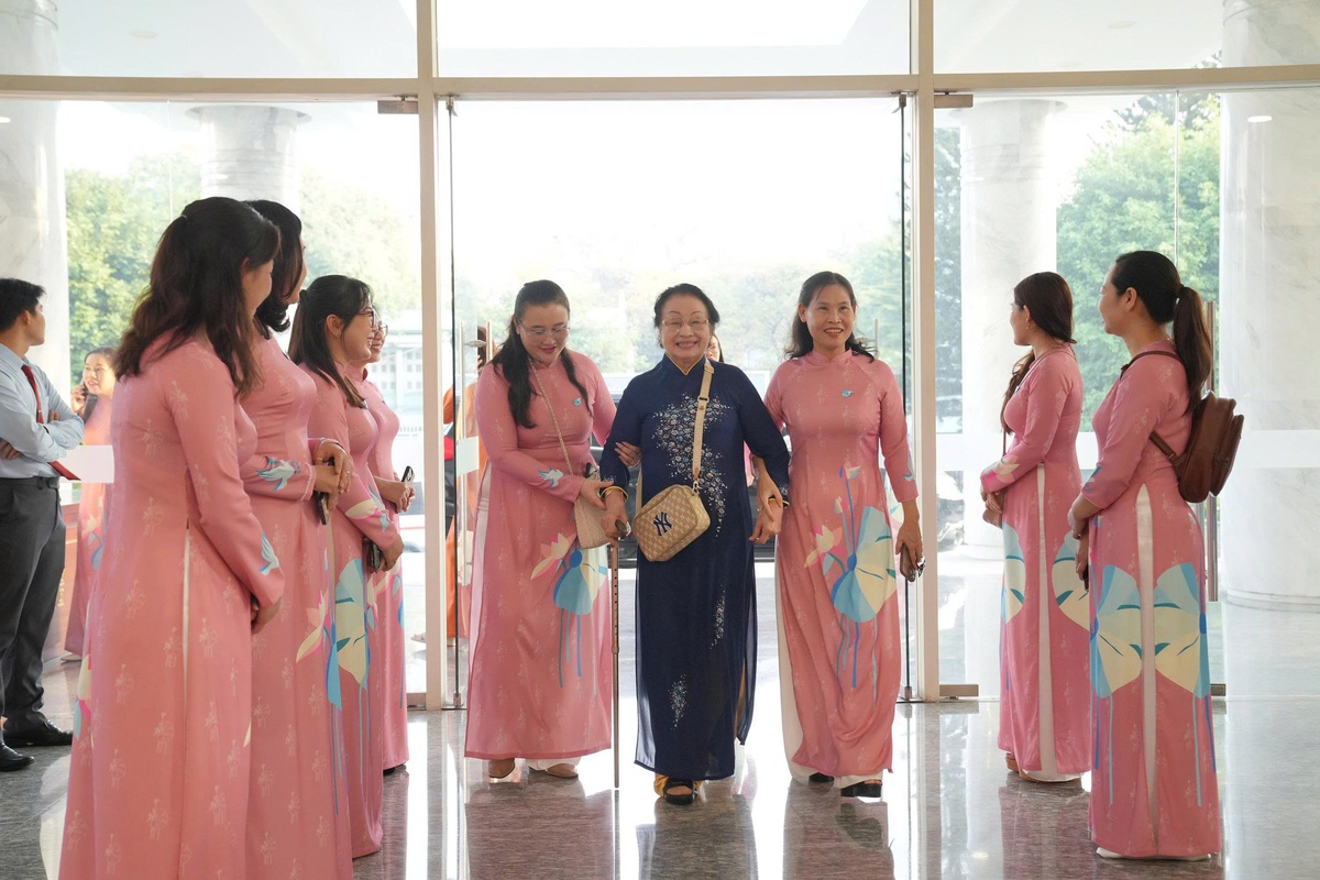 Những hình ảnh đẹp tại Đại hội Đại biểu Phụ nữ TPHCM lần thứ I, nhiệm kỳ 2025-2030- Ảnh 2.