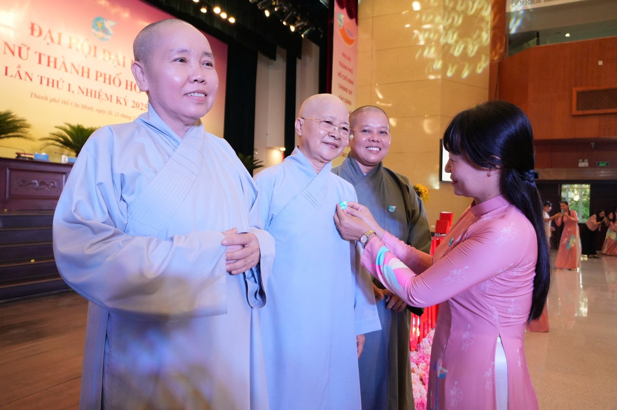 Những hình ảnh đẹp tại Đại hội Đại biểu Phụ nữ TPHCM lần thứ I, nhiệm kỳ 2025-2030- Ảnh 5.