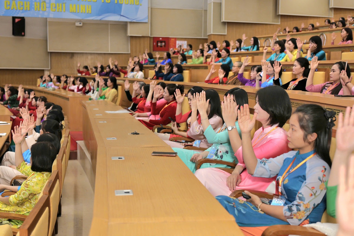 Gần 300 đại biểu dự Đại hội đại biểu Phụ nữ tỉnh Hưng Yên lần thứ I, nhiệm kỳ 2025-2030- Ảnh 3.