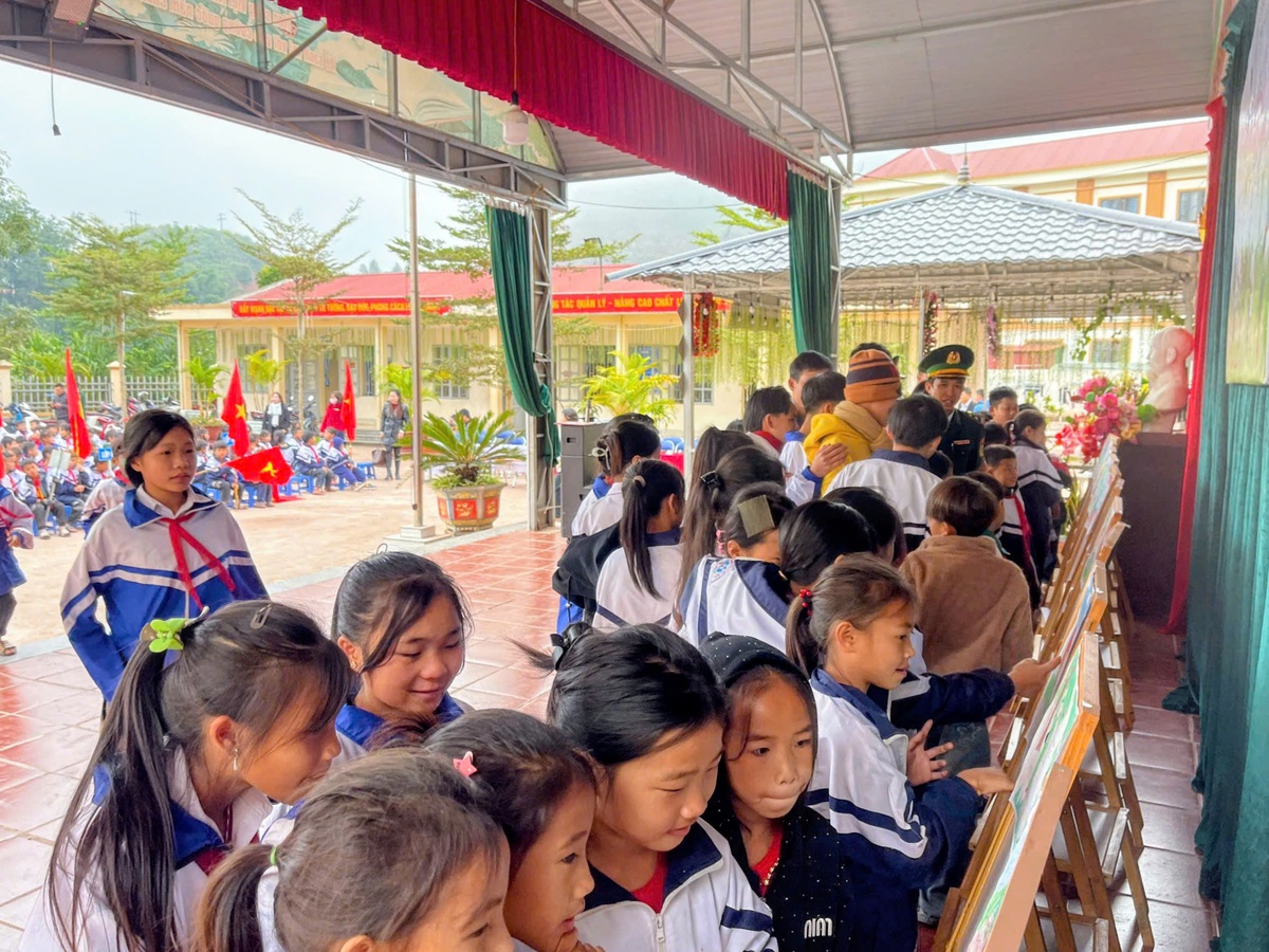 Giáo dục truyền thống yêu nước qua cuộc thi vẽ tranh “Người lính em yêu”- Ảnh 3.