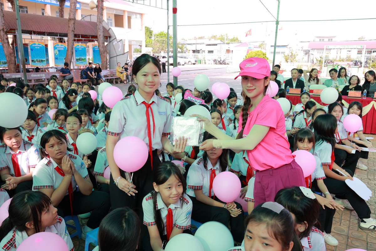 Hơn 8.000 nữ sinh THCS tại Cần Thơ tham gia chương trình "Là con gái thật tuyệt"- Ảnh 1.