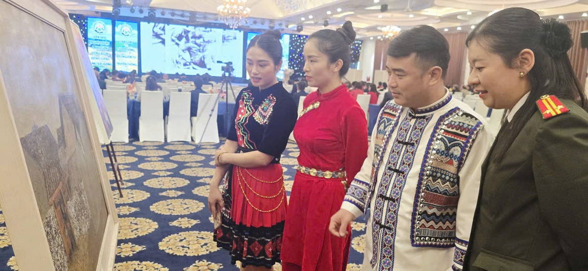 25 tác giả nữ nhận giải thưởng Văn học Nghệ thuật tỉnh Lạng Sơn năm 2025- Ảnh 4. 25 tác giả nữ nhận giải thưởng Văn học Nghệ thuật tỉnh Lạng Sơn năm 2025- Ảnh 4.