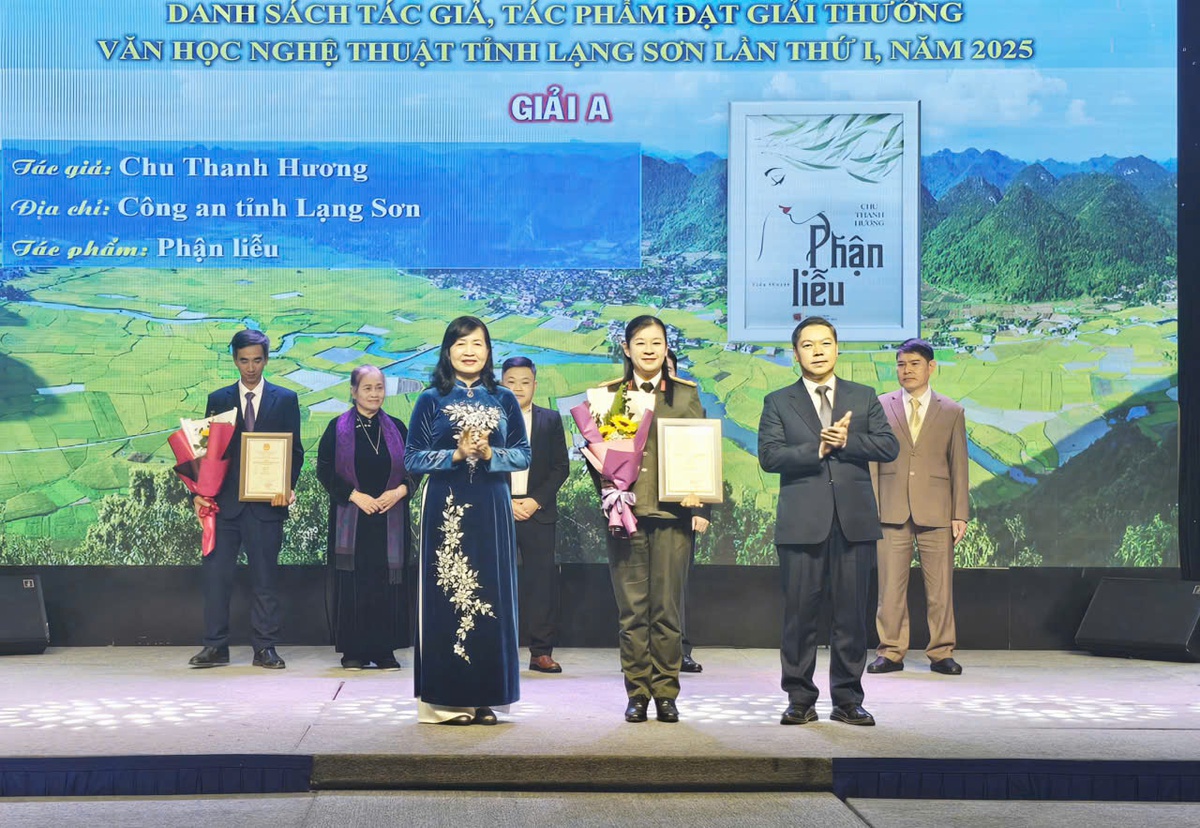 25 tác giả nữ nhận giải thưởng Văn học Nghệ thuật tỉnh Lạng Sơn năm 2025- Ảnh 2. 25 tác giả nữ nhận giải thưởng Văn học Nghệ thuật tỉnh Lạng Sơn năm 2025- Ảnh 2.