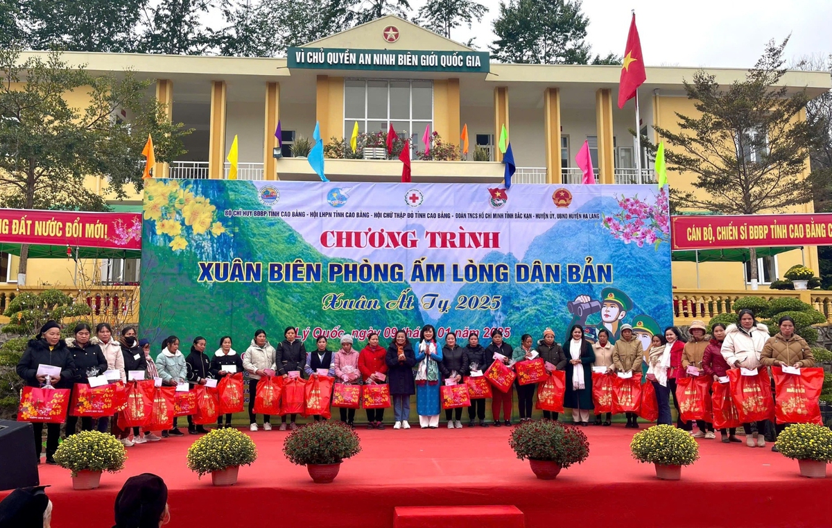 Bộ đội Biên phòng và Hội LHPN tỉnh Cao Bằng chung tay bảo vệ an ninh biên giới- Ảnh 1.