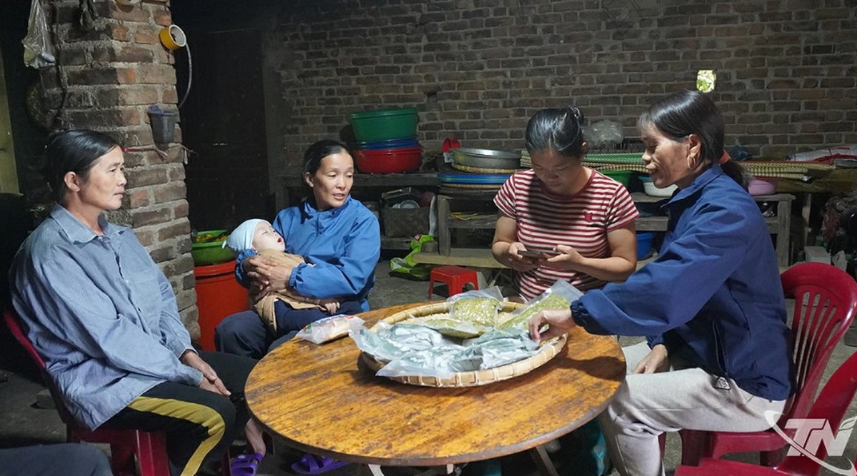 Từ điện thoại thông minh tới thị trường: Phụ nữ vùng cao Thái Nguyên bán đặc sản qua mạng- Ảnh 2.