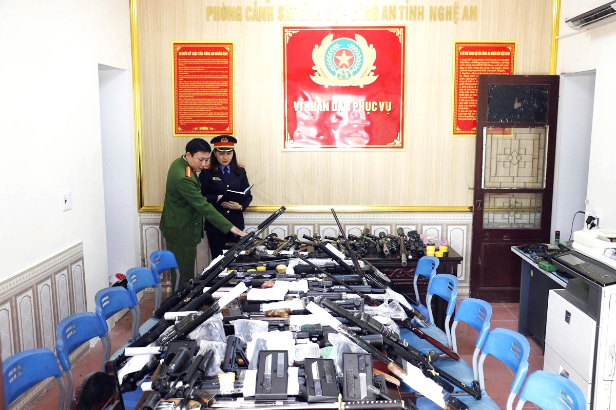 Nghệ An: Triệt phá đường dây chế tạo, mua bán vũ khí quân dụng "lớn nhất từ trước đến nay", bắt 42 đối tượng- Ảnh 2.