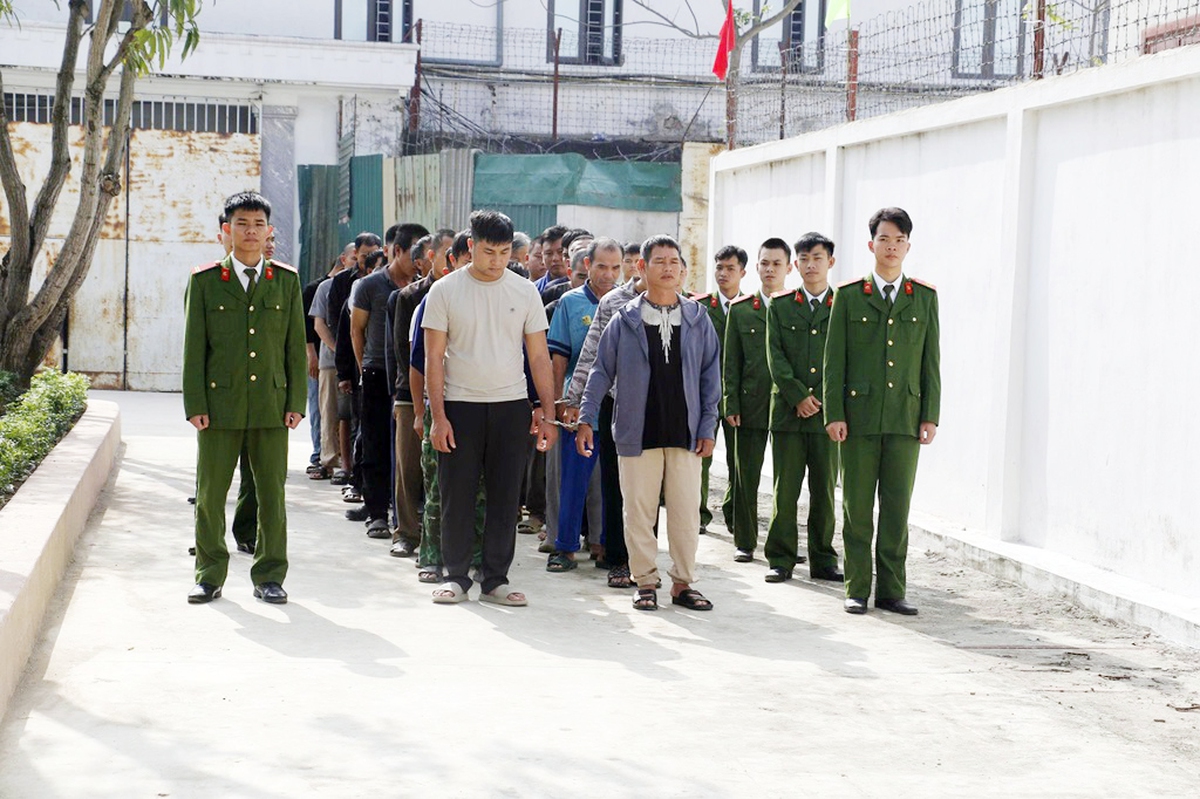 Nghệ An: Triệt phá đường dây chế tạo, mua bán vũ khí quân dụng "lớn nhất từ trước đến nay", bắt 42 đối tượng- Ảnh 3.