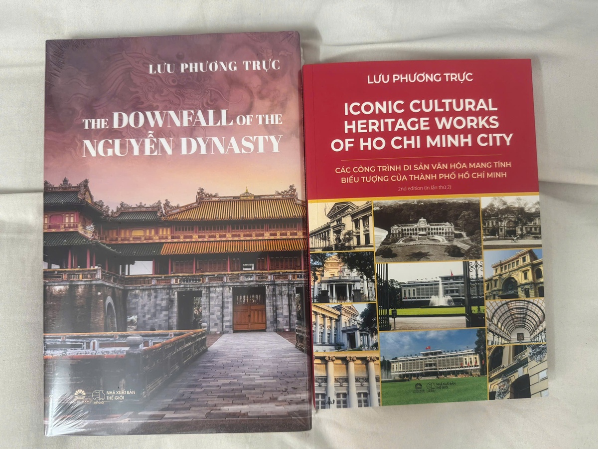 Hai cuốn sách của Lưu Phương Trực đều viết bằng tiếng Anh, song ngữ để tiếp cận đến độc giả nước ngoài. Ảnh: Hồ Lam Hai cuốn sách của Lưu Phương Trực đều viết bằng tiếng Anh, song ngữ để tiếp cận đến độc giả nước ngoài. Ảnh: Hồ Lam
