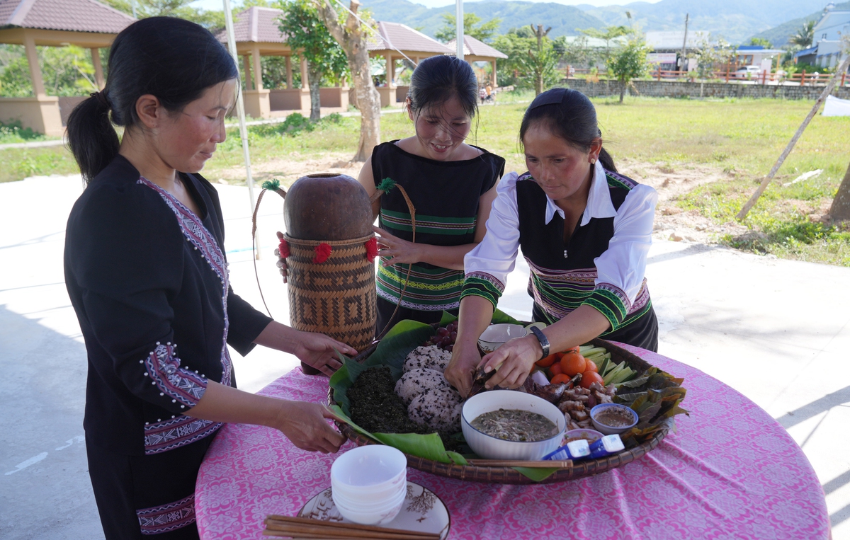 Những món ăn đậm đà hương vị núi rừng được làm từ bàn tay khéo léo của phụ nữ M'Nông
