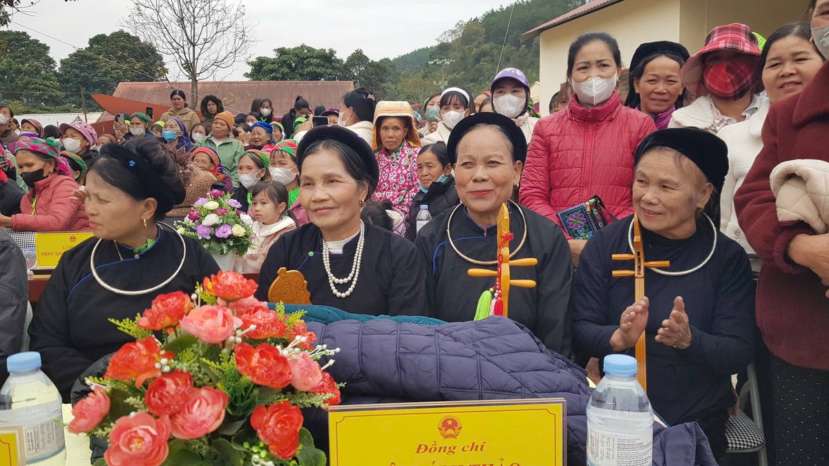 Phụ nữ vùng cao nô nức đến phiên chợ biên giới Ba Sơn được mở lại sau 25 năm- Ảnh 2.