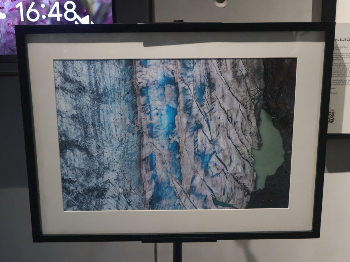 "Vùng biên viễn cuối cùng" là khoảnh khắc một dòng sông băng đang dịch chuyển mang trên mình những đứt gãy