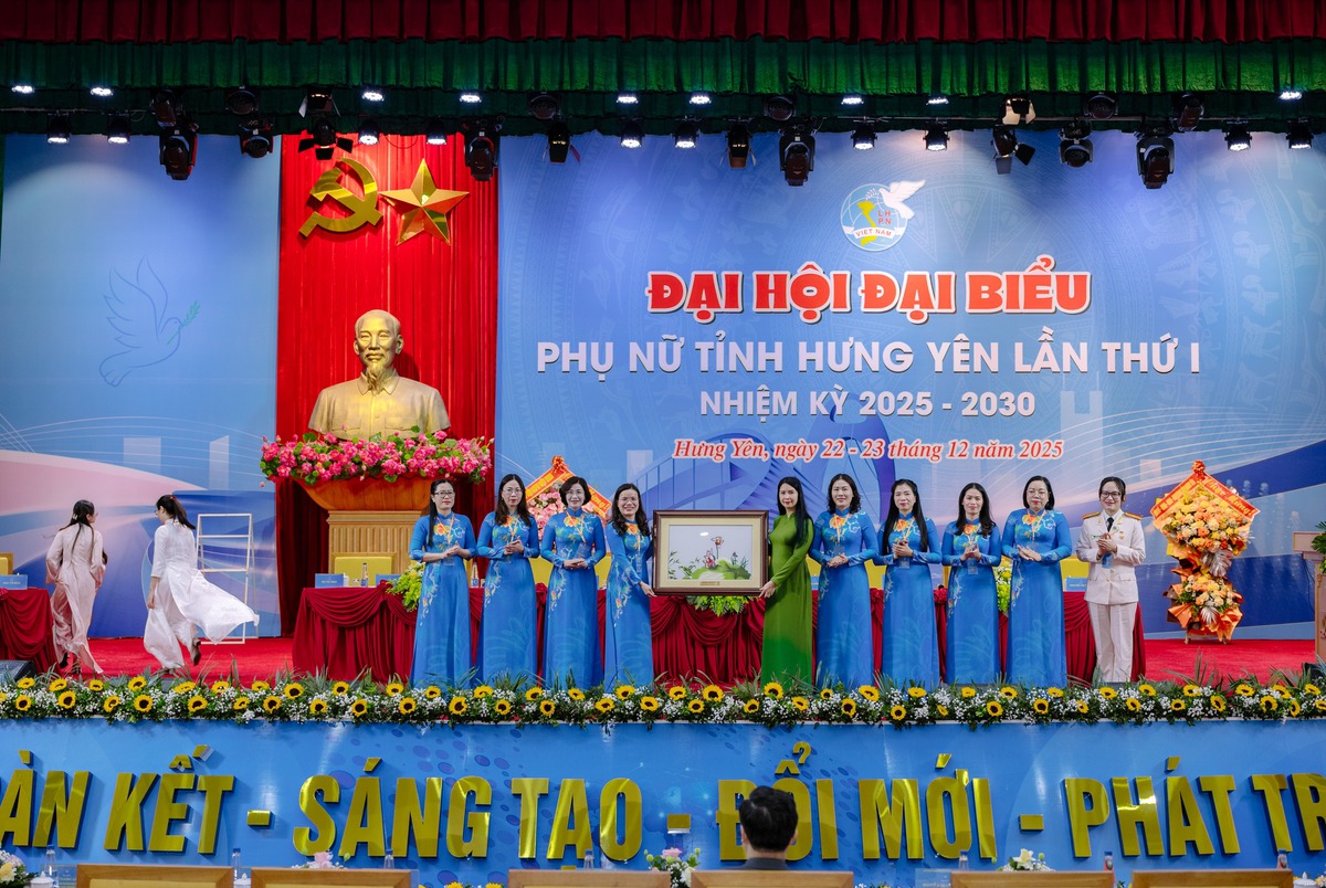 Những hình ảnh đáng nhớ của Đại hội đại biểu Phụ nữ tỉnh Hưng Yên lần thứ I- Ảnh 3.
